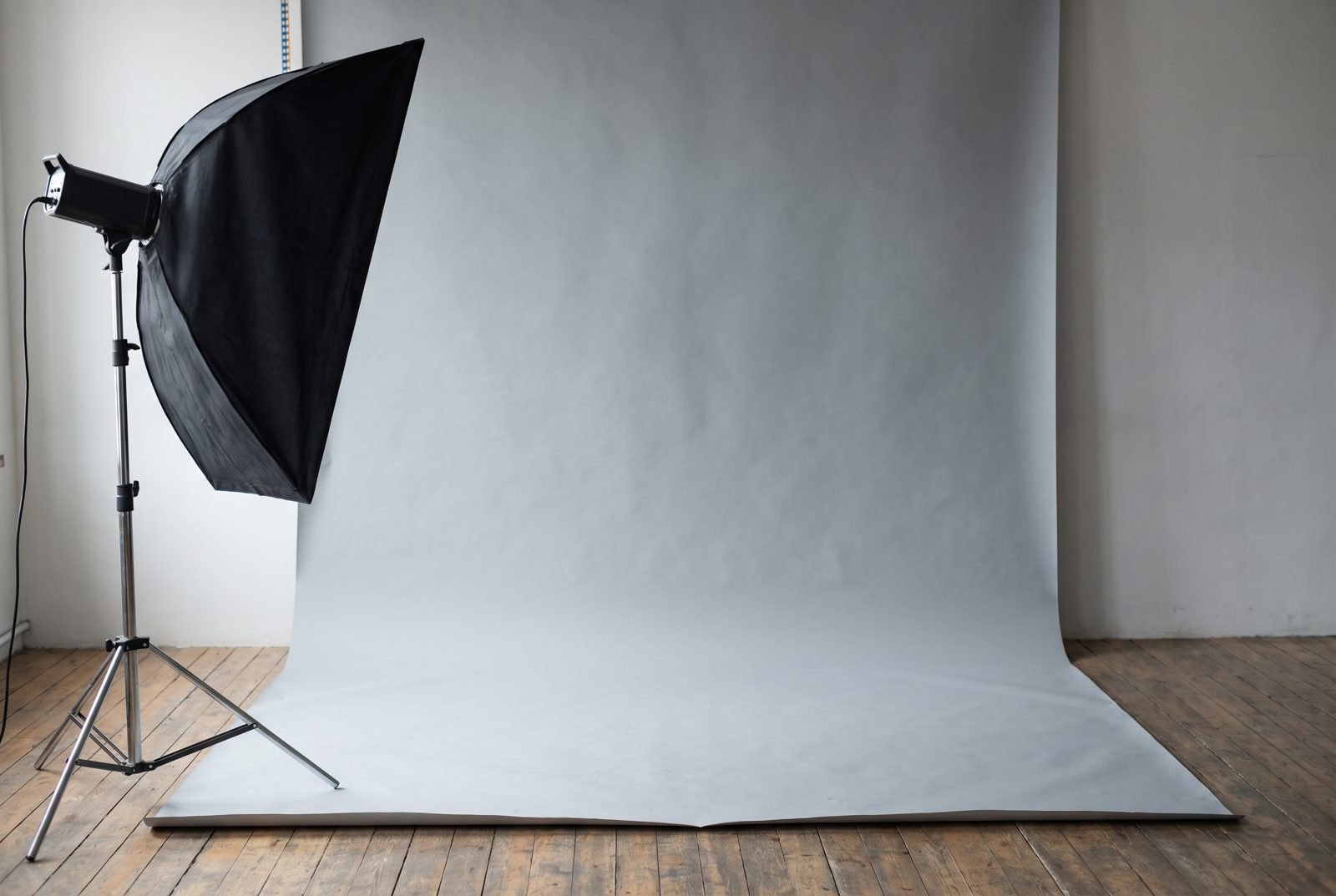 Puste studio z softboxem